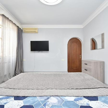 Luxury Spacious Apartment On Saryan Street.Centre เยเรวาน ภายนอก รูปภาพ