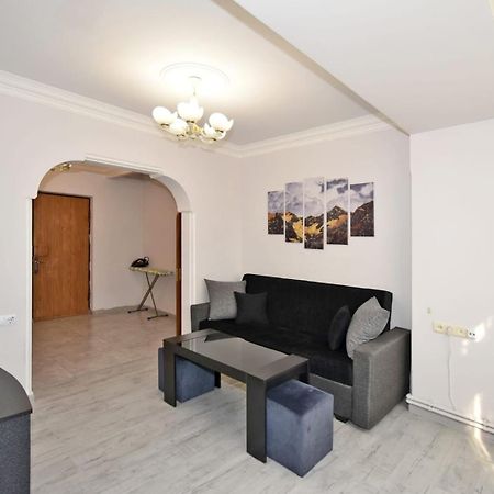 Luxury Spacious Apartment On Saryan Street.Centre เยเรวาน ภายนอก รูปภาพ