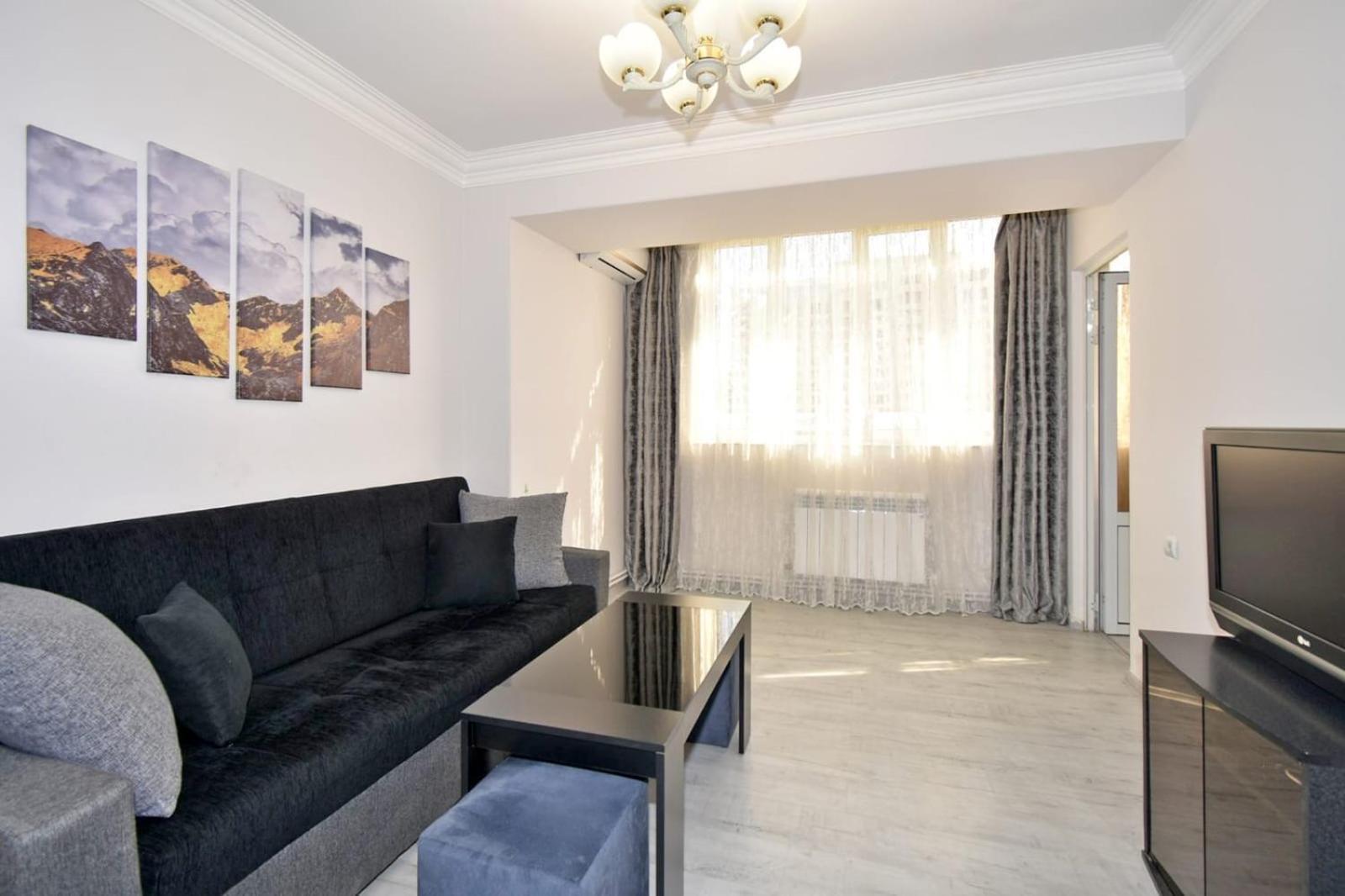 Luxury Spacious Apartment On Saryan Street.Centre เยเรวาน ภายนอก รูปภาพ