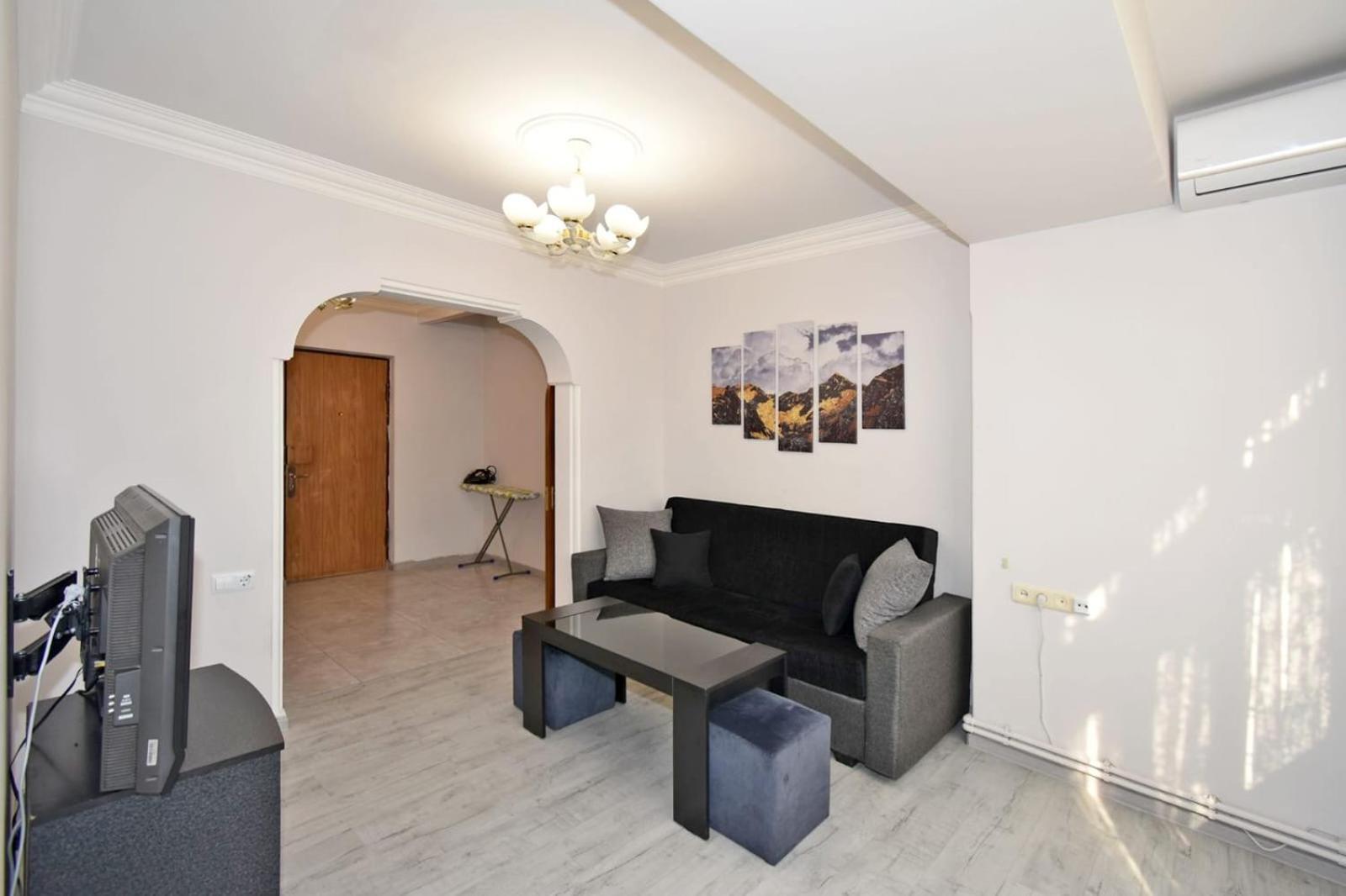Luxury Spacious Apartment On Saryan Street.Centre เยเรวาน ภายนอก รูปภาพ