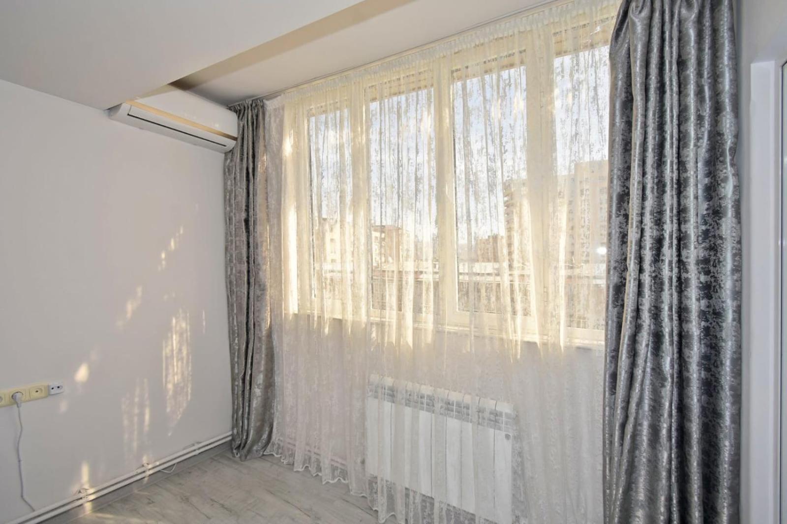 Luxury Spacious Apartment On Saryan Street.Centre เยเรวาน ภายนอก รูปภาพ